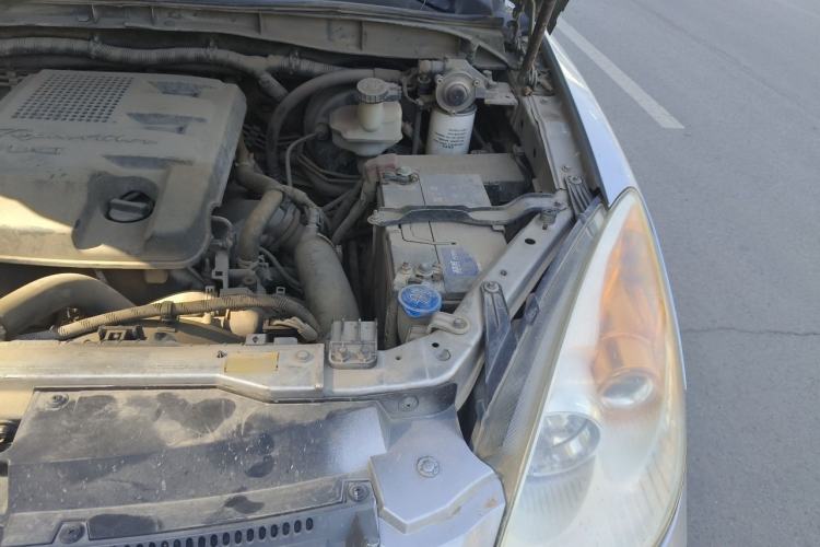 Used JMC Yusheng S350 2011 2.4T Two-Wheel-Drive Luxury 5-Seater Engine Bay Left