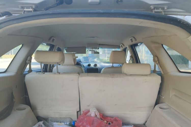 Used JMC Yusheng S350 2011 2.4T Two-Wheel-Drive Luxury 5-Seater Headliner