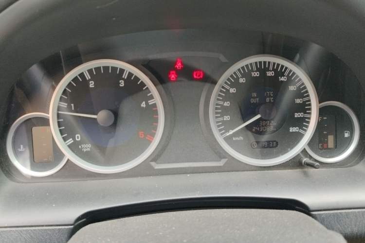 Used JMC Yusheng S350 2011 2.4T Two-Wheel-Drive Luxury 5-Seater Instrument Cluster