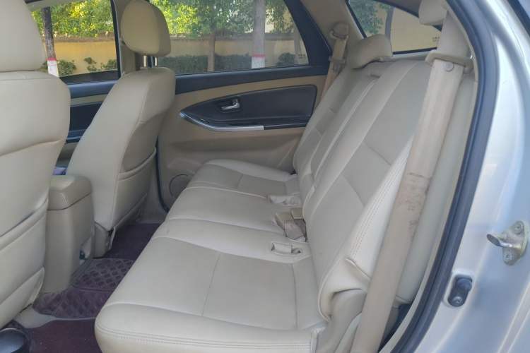 Used JMC Yusheng S350 2011 2.4T Two-Wheel-Drive Luxury 5-Seater Left Rear Seat