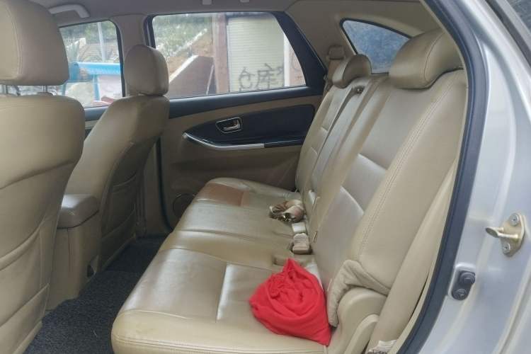 Used JMC Yusheng S350 2011 2.4T Two-Wheel-Drive Luxury 5-Seater Left Rear Seat