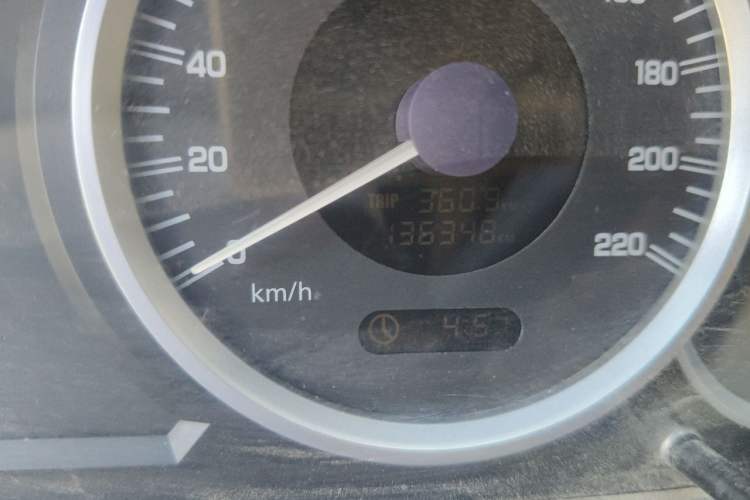 Used JMC Yusheng S350 2011 2.4T Two-Wheel-Drive Luxury 5-Seater Odometer Close Up