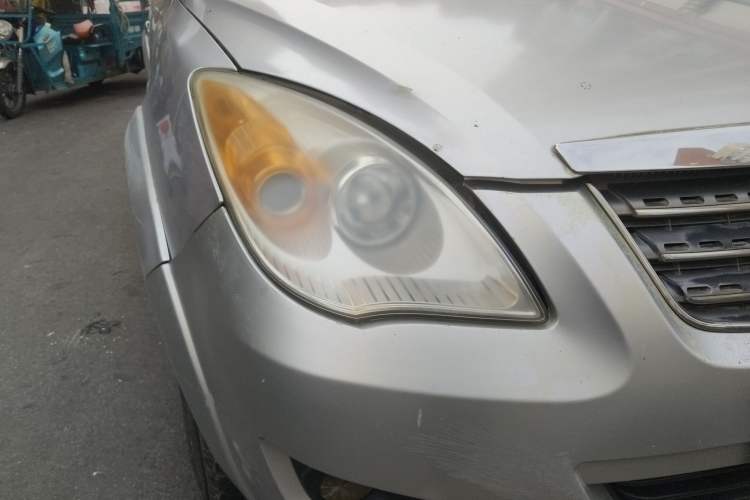 Used JMC Yusheng S350 2011 2.4T Two-Wheel-Drive Luxury 5-Seater Right Front Headlight