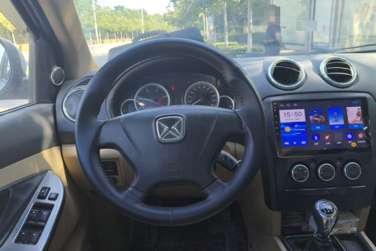 Used JMC Yusheng S350 2011 2.4T Two-Wheel-Drive Luxury 5-Seater Steering Wheel