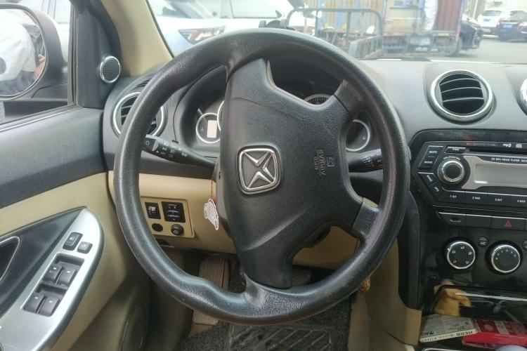 Used JMC Yusheng S350 2011 2.4T Two-Wheel-Drive Luxury 5-Seater Steering Wheel