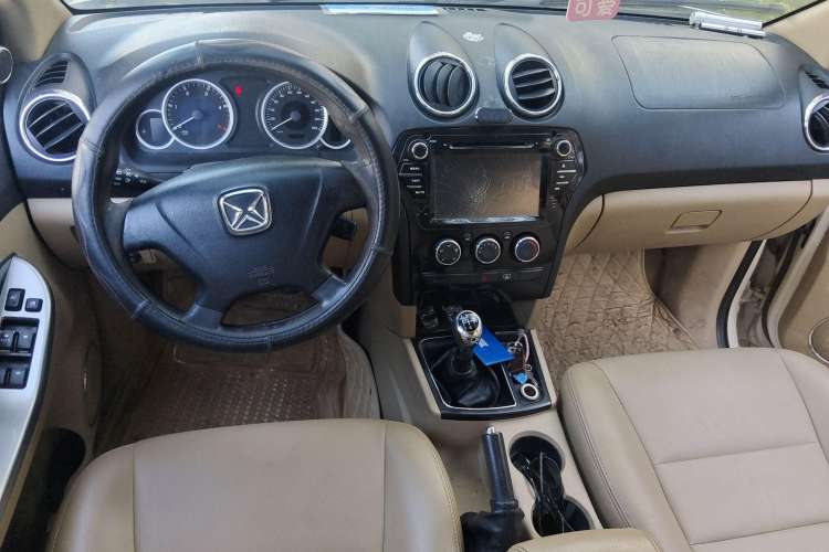Used JMC Yusheng S350 2011 2.4T Two-Wheel-Drive Luxury 5-Seater Center Console