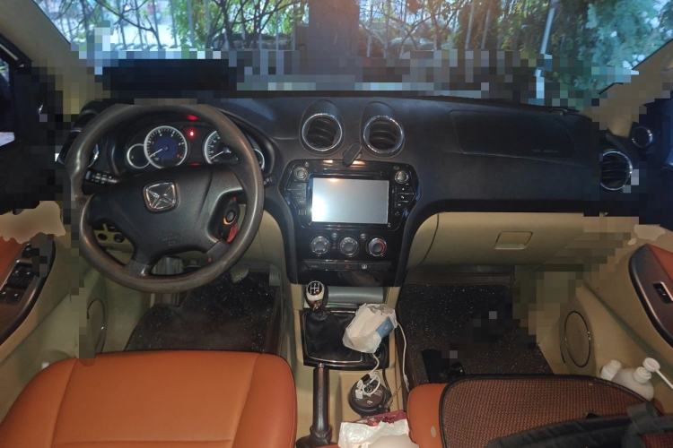 Used JMC Yusheng S350 2011 2.4T Two-Wheel-Drive Luxury 5-Seater Center Console