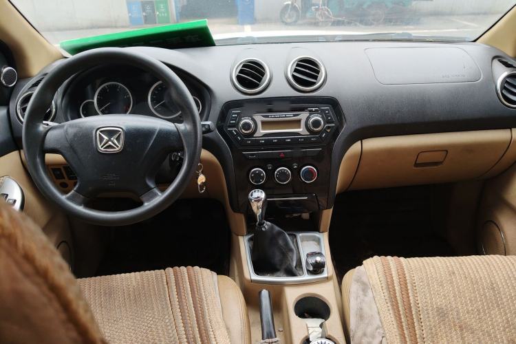 Used JMC Yusheng S350 2011 2.4T Two-Wheel-Drive Luxury 5-Seater Center Console