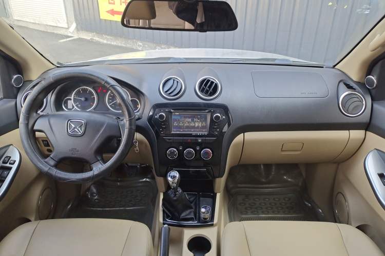 Used JMC Yusheng S350 2011 2.4T Two-Wheel-Drive Luxury 5-Seater Center Console