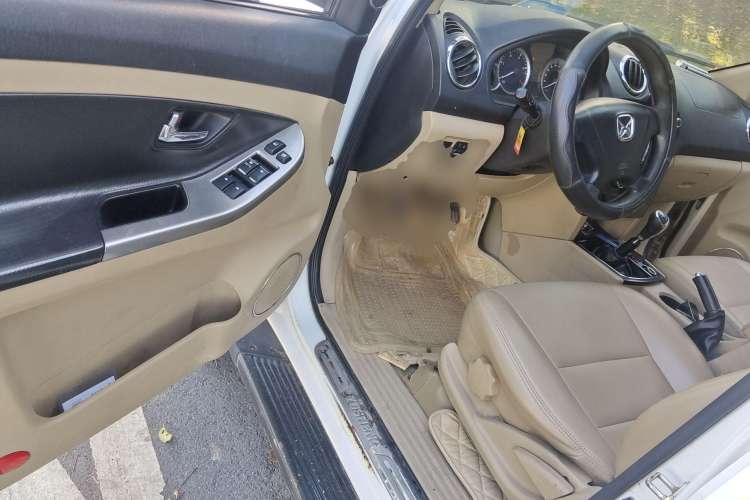 Used JMC Yusheng S350 2011 2.4T Two-Wheel-Drive Luxury 5-Seater Driver Seat