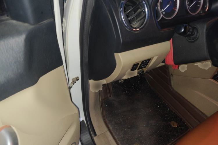 Used JMC Yusheng S350 2011 2.4T Two-Wheel-Drive Luxury 5-Seater Driver Seat