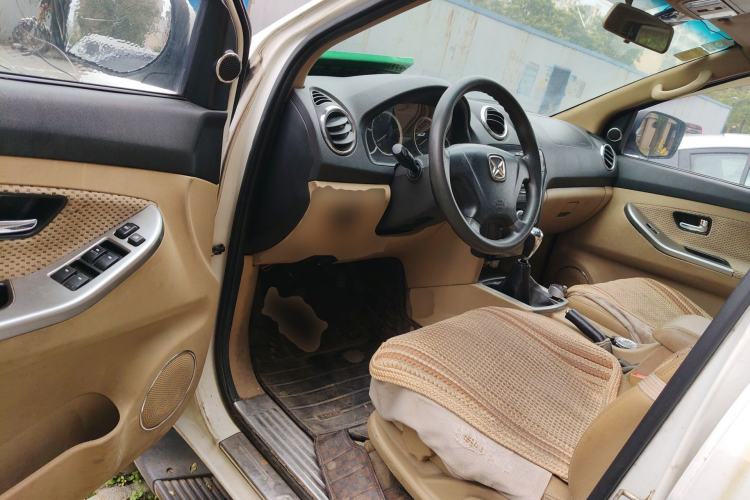 Used JMC Yusheng S350 2011 2.4T Two-Wheel-Drive Luxury 5-Seater Driver Seat