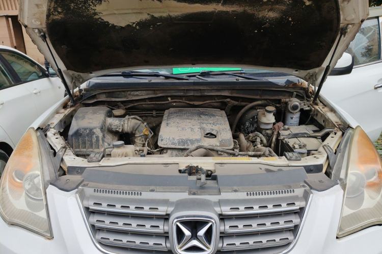 Used JMC Yusheng S350 2011 2.4T Two-Wheel-Drive Luxury 5-Seater Engine Bay