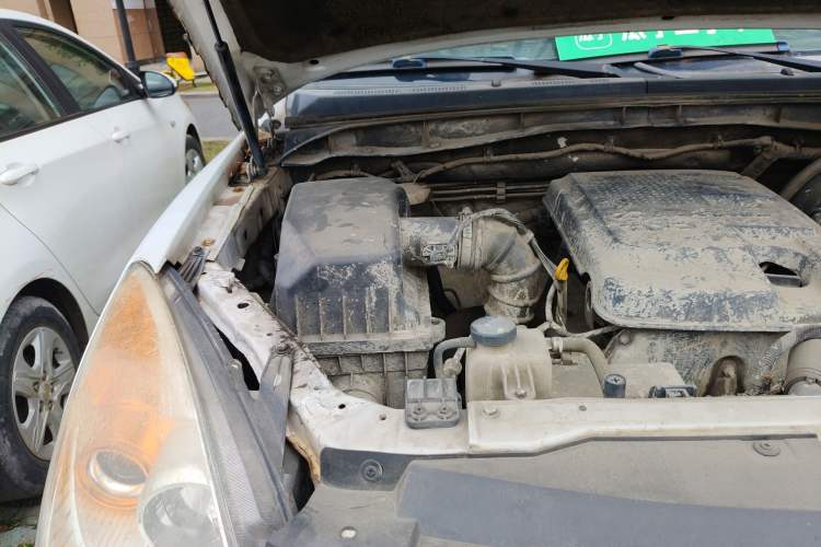 Used JMC Yusheng S350 2011 2.4T Two-Wheel-Drive Luxury 5-Seater Engine Bay Right
