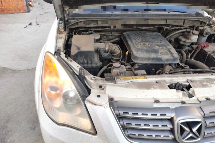 Used JMC Yusheng S350 2011 2.4T Two-Wheel-Drive Luxury 5-Seater Engine Bay Right