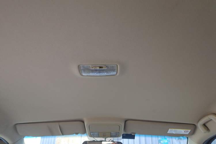 Used JMC Yusheng S350 2011 2.4T Two-Wheel-Drive Luxury 5-Seater Headliner