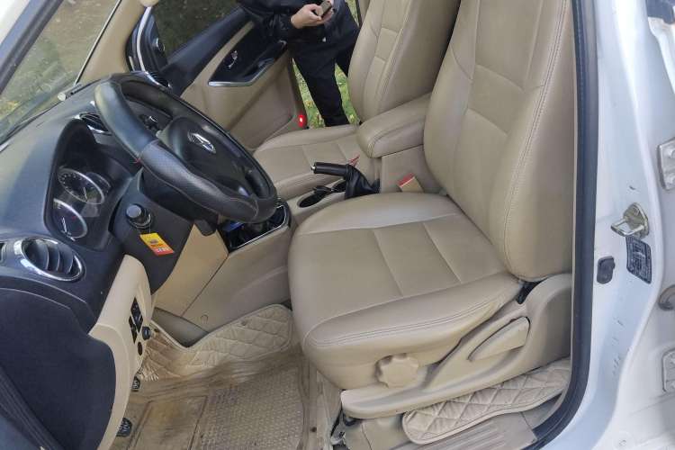 Used JMC Yusheng S350 2011 2.4T Two-Wheel-Drive Luxury 5-Seater Left Front Seat
