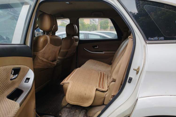 Used JMC Yusheng S350 2011 2.4T Two-Wheel-Drive Luxury 5-Seater Left Rear Seat