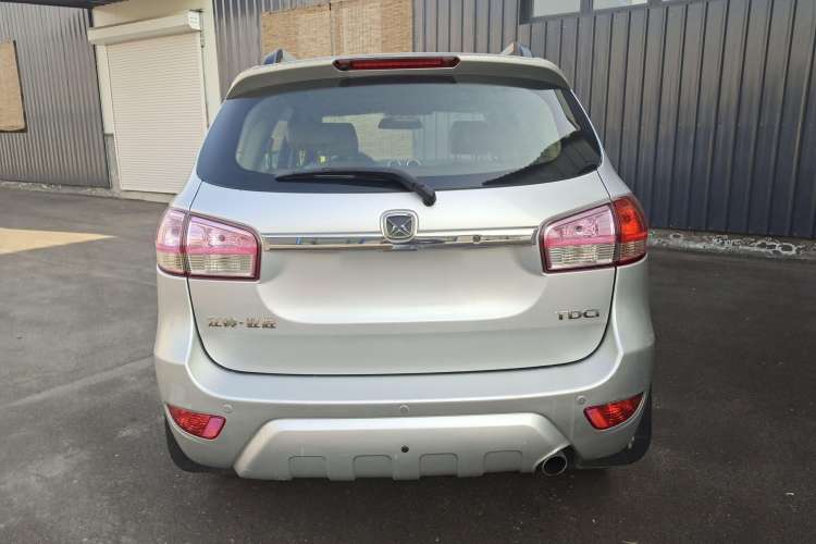Used JMC Yusheng S350 2011 2.4T Two-Wheel-Drive Luxury 5-Seater Rear