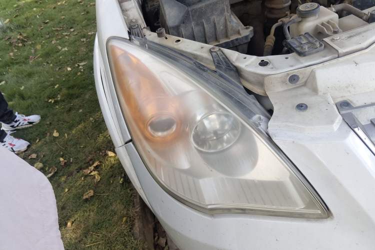 Used JMC Yusheng S350 2011 2.4T Two-Wheel-Drive Luxury 5-Seater Right Front Headlight