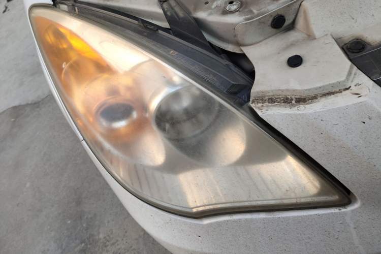 Used JMC Yusheng S350 2011 2.4T Two-Wheel-Drive Luxury 5-Seater Right Front Headlight