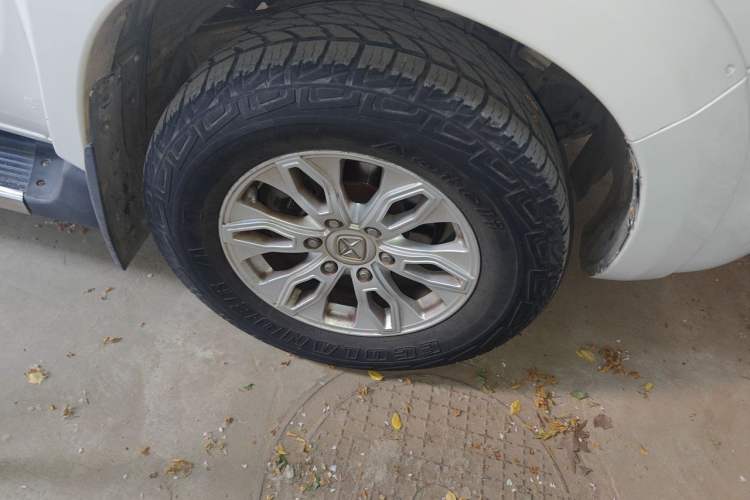 Used JMC Yusheng S350 2011 2.4T Two-Wheel-Drive Luxury 5-Seater Right Front Wheel Hub