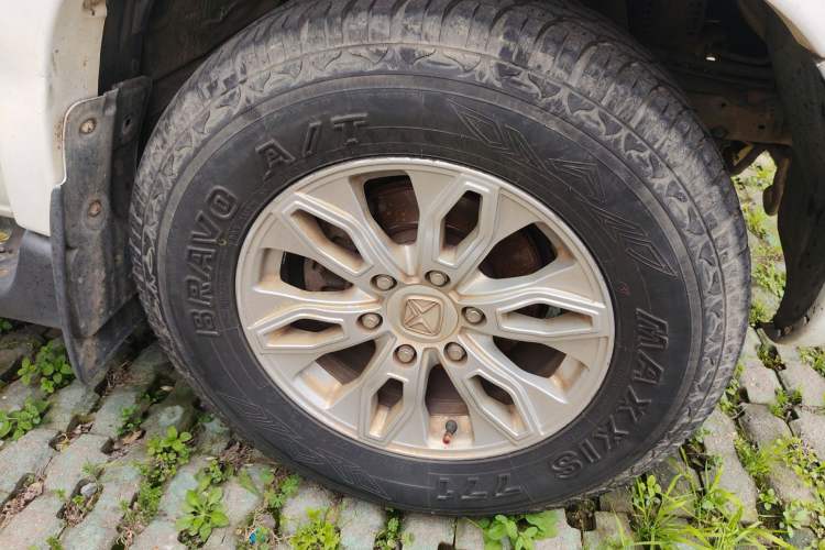 Used JMC Yusheng S350 2011 2.4T Two-Wheel-Drive Luxury 5-Seater Right Front Wheel Hub