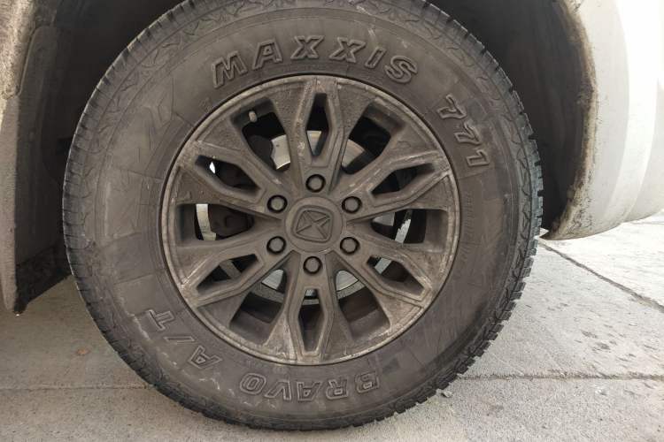 Used JMC Yusheng S350 2011 2.4T Two-Wheel-Drive Luxury 5-Seater Right Front Wheel Hub