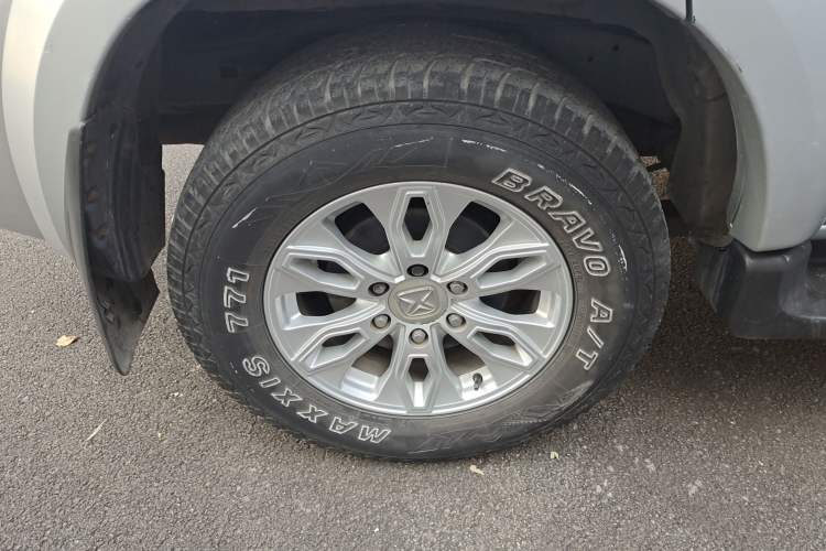 Used JMC Yusheng S350 2011 2.4T Two-Wheel-Drive Luxury 5-Seater Right Rear Wheel Hub