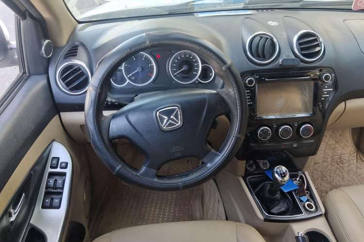Used JMC Yusheng S350 2011 2.4T Two-Wheel-Drive Luxury 5-Seater Steering Wheel
