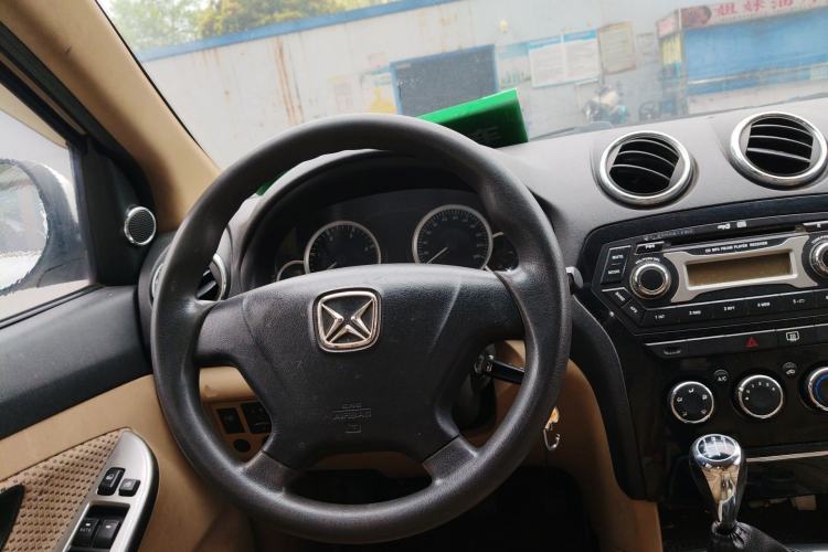 Used JMC Yusheng S350 2011 2.4T Two-Wheel-Drive Luxury 5-Seater Steering Wheel