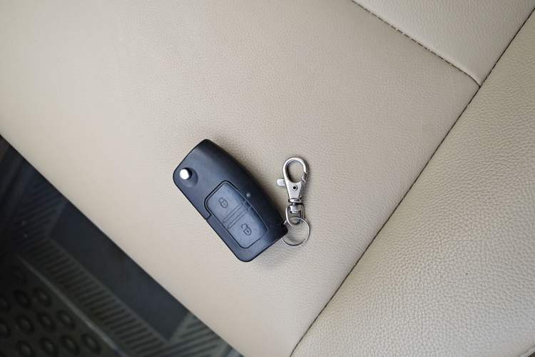 Used JMC Yusheng S350 2011 2.4T Two-Wheel-Drive Luxury 5-Seater Vehicle Key