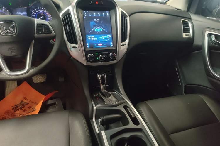 Used JMC Yusheng S350 2013 2.4T Automatic 2WD Diesel Luxury Edition 5 Seats Audio And AC Panel