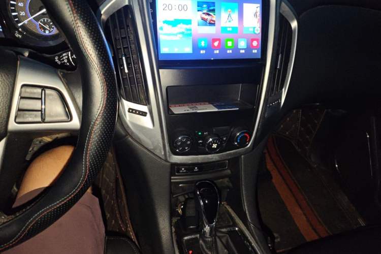 Used JMC Yusheng S350 2013 2.4T Automatic 4x4 Diesel Luxury 5-Seater Audio And AC Panel