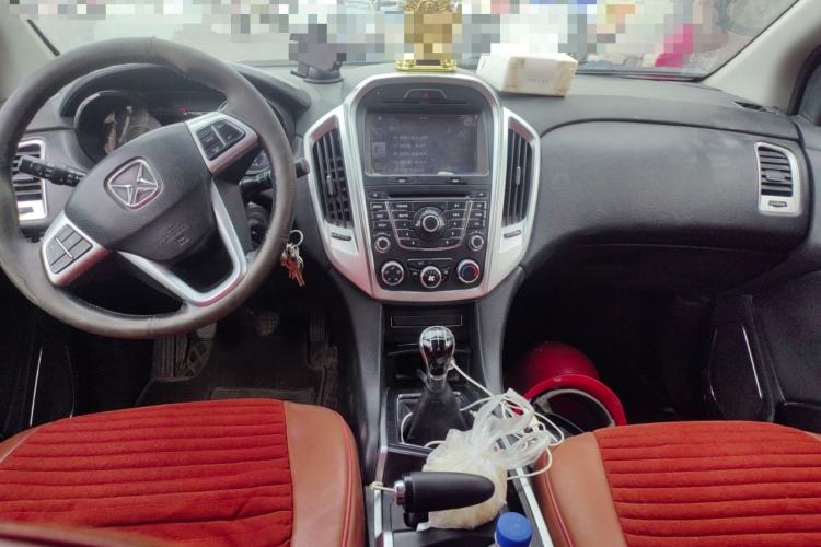 Used JMC Yusheng S350 2013 2.0T Manual 4x4 Gasoline Luxury Edition 5 Seats Center Console