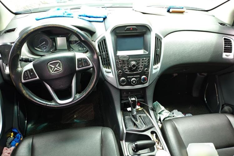 Used JMC Yusheng S350 2013 2.4T Automatic 2WD Diesel Luxury Edition 5 Seats Center Console