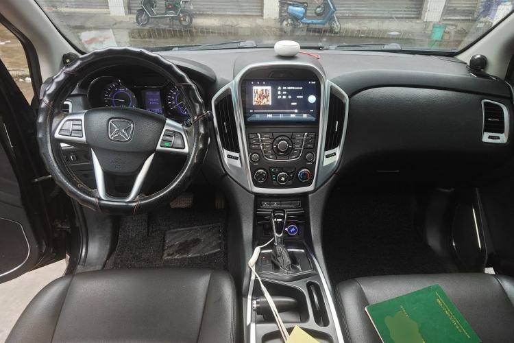 Used JMC Yusheng S350 2013 2.4T Automatic 2WD Diesel Ultra-Luxury 5-Seater Center Console