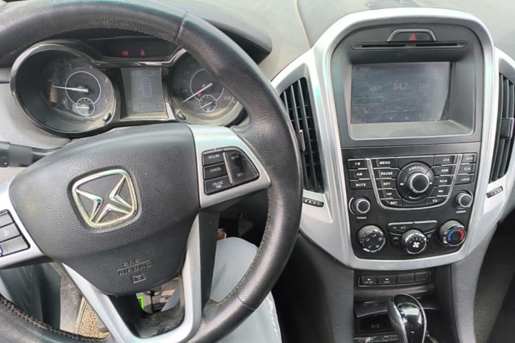 Used JMC Yusheng S350 2013 2.4T Automatic 2WD Diesel Luxury Edition 5 Seats Center Console