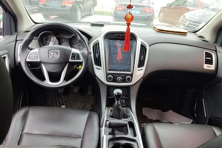 Used JMC Yusheng S350 2013 2.4T Manual Two-Wheel Drive Diesel Luxury Edition 5 Seats Center Console