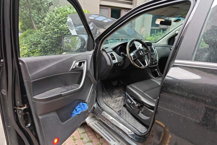 Used JMC Yusheng S350 2013 2.4T Automatic 4x4 Diesel Ultra-Luxury 5-Seater Driver Seat