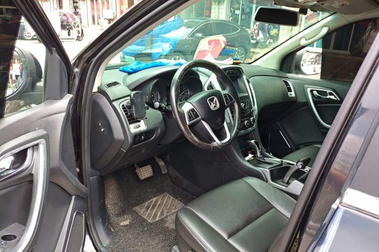 Used JMC Yusheng S350 2013 2.4T Automatic 2WD Diesel Luxury Edition 5 Seats Driver Seat