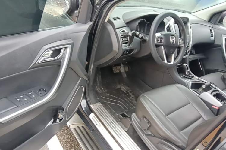 Used JMC Yusheng S350 2013 2.4T Automatic 2WD Diesel Luxury 7-Seater Driver Seat