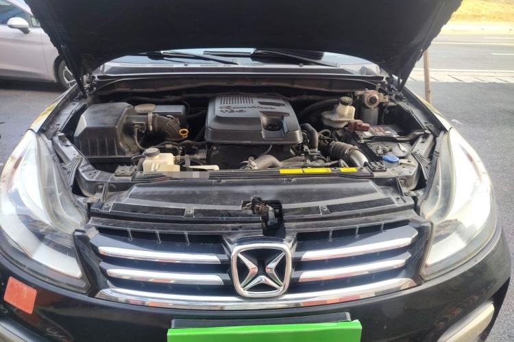 Used JMC Yusheng S350 2013 2.4T Automatic 4x4 Diesel Ultra-Luxury 7-Seater Engine Bay