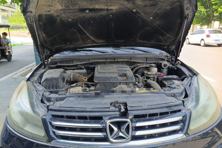 Used JMC Yusheng S350 2013 2.4T Automatic 4x4 Diesel Luxury 5-Seater Engine Bay