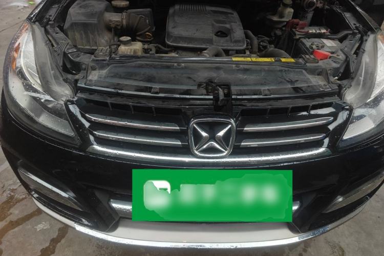 Used JMC Yusheng S350 2013 2.4T Automatic 2WD Diesel Ultra-Luxury 5-Seater Engine Bay