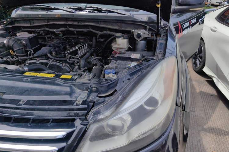 Used JMC Yusheng S350 2013 2.4T Automatic 2WD Diesel Ultra-Luxury 5-Seater Engine Bay Left