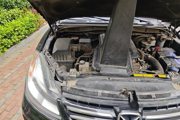 Used JMC Yusheng S350 2013 2.4T Automatic 4x4 Diesel Ultra-Luxury 5-Seater Engine Bay Right