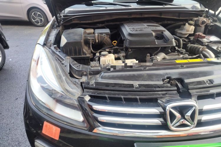 Used JMC Yusheng S350 2013 2.4T Automatic 4x4 Diesel Ultra-Luxury 7-Seater Engine Bay Right