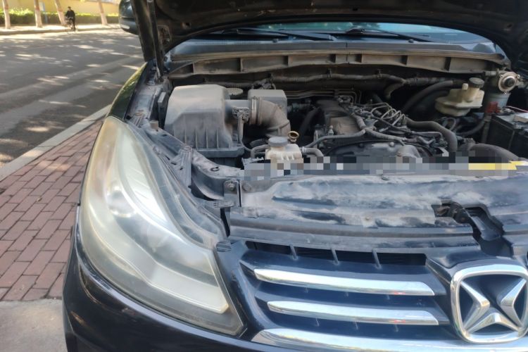 Used JMC Yusheng S350 2013 2.4T Automatic 2WD Diesel Luxury Edition 5 Seats Engine Bay Right