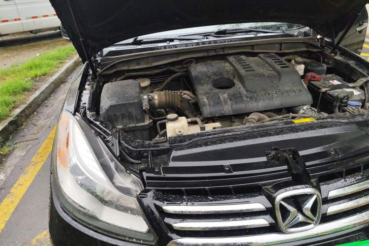 Used JMC Yusheng S350 2013 2.0T Manual Two-Wheel Drive Gasoline Ultra-Luxury 5-Seater Engine Bay Right